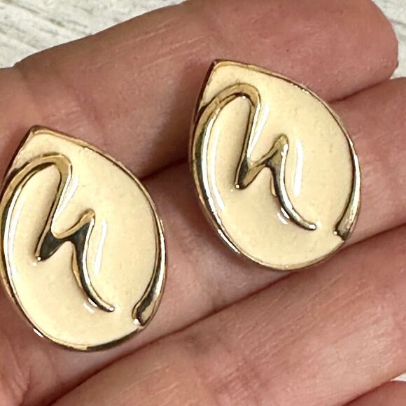 Cream gold tone post earrings - Picture 1 of 9